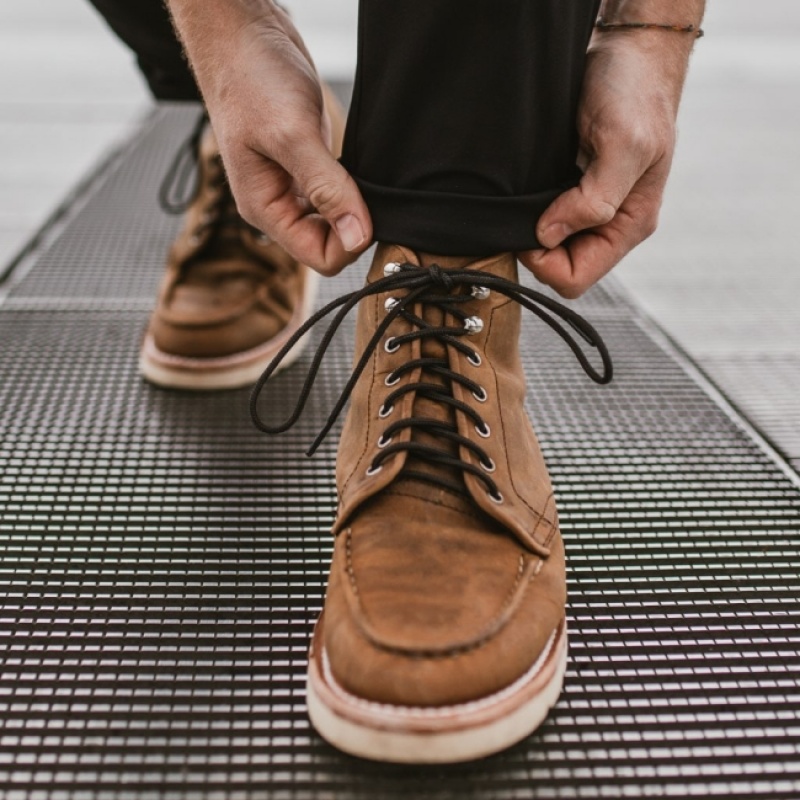 Men's Thursday Boots Diplomat Chukka Boots Brown | UAE357035