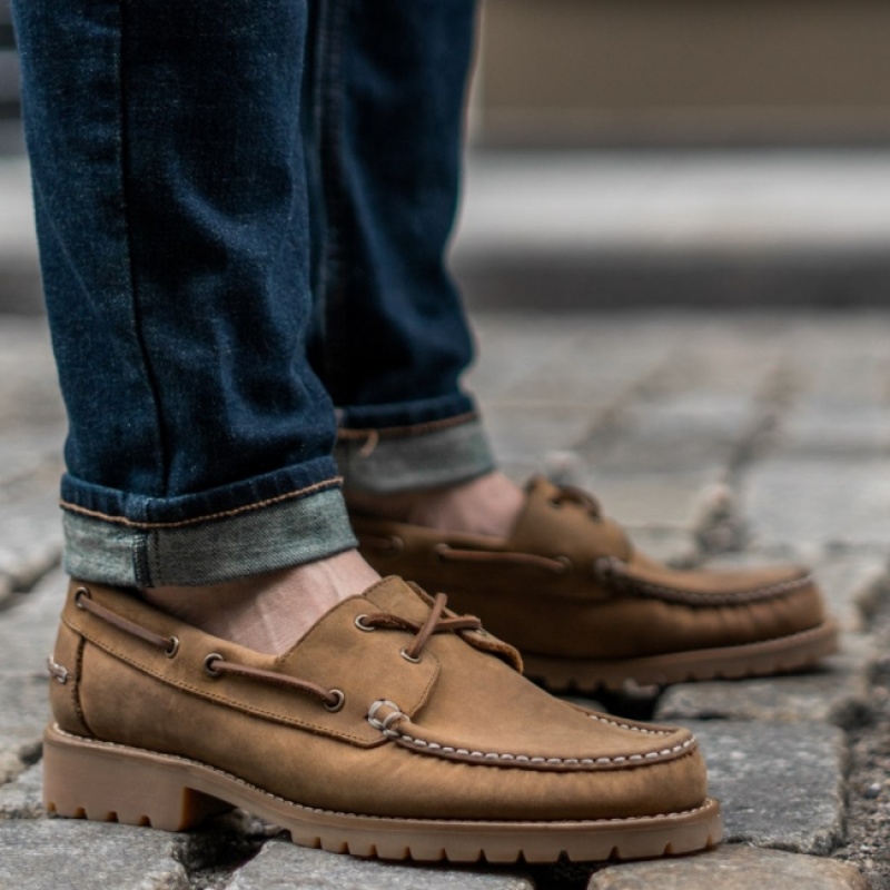 Men's Thursday Boots Handsewn Boat Shoes Brown | UAE357195