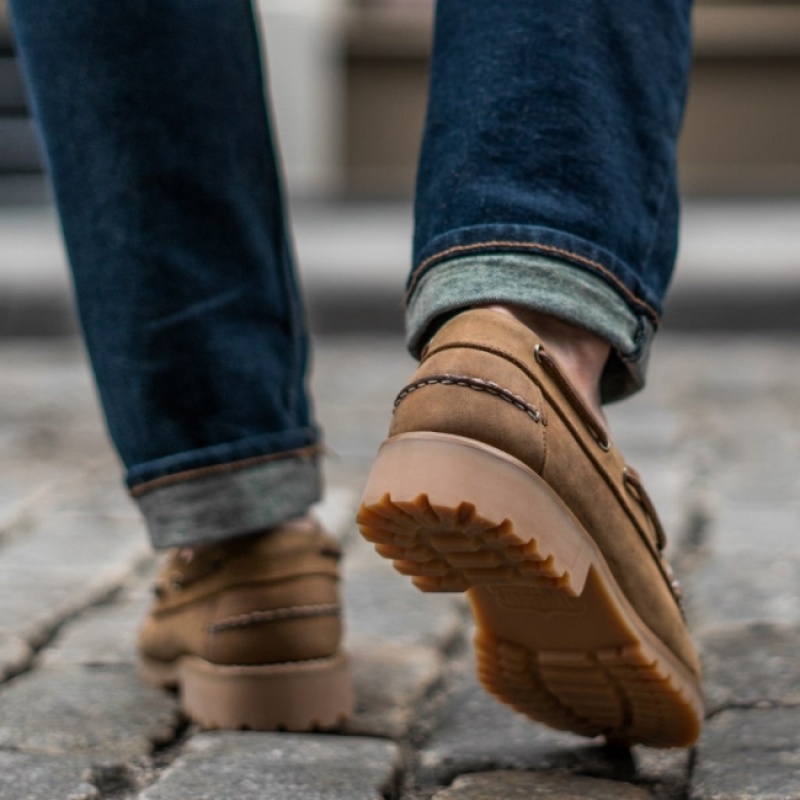 Men's Thursday Boots Handsewn Boat Shoes Brown | UAE357195