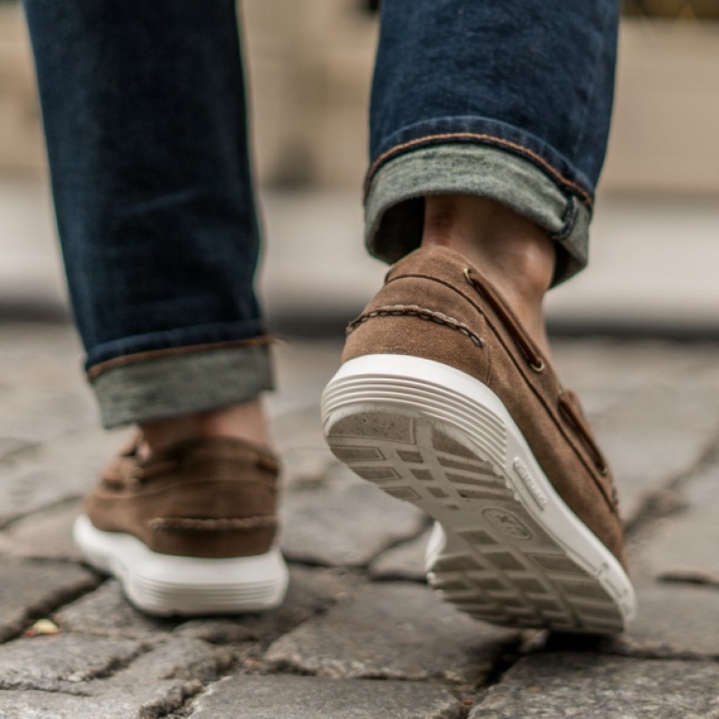 Men's Thursday Boots Handsewn Runner Boat Shoes Brown | UAE357201