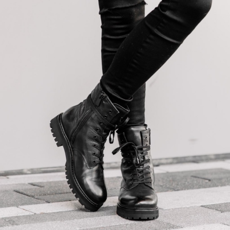 Women's Thursday Boots Combat Lace-Up Boots Black | UAE356960